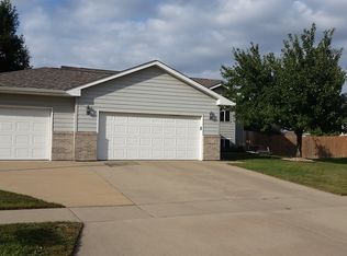 4524 W Peacock Dr, Sioux Falls, SD 57107