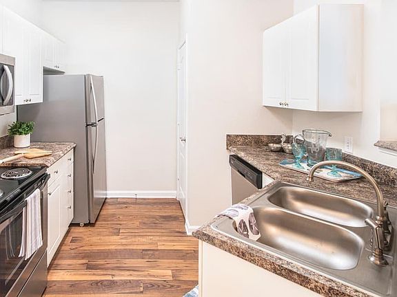 3rd image of 709 Trafford Ln #1709