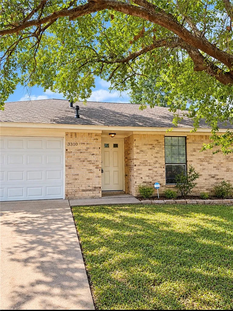 3 bed, 1126 sqft, $2,000 — Photo 2