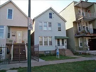 10806 S Troy St photo 1