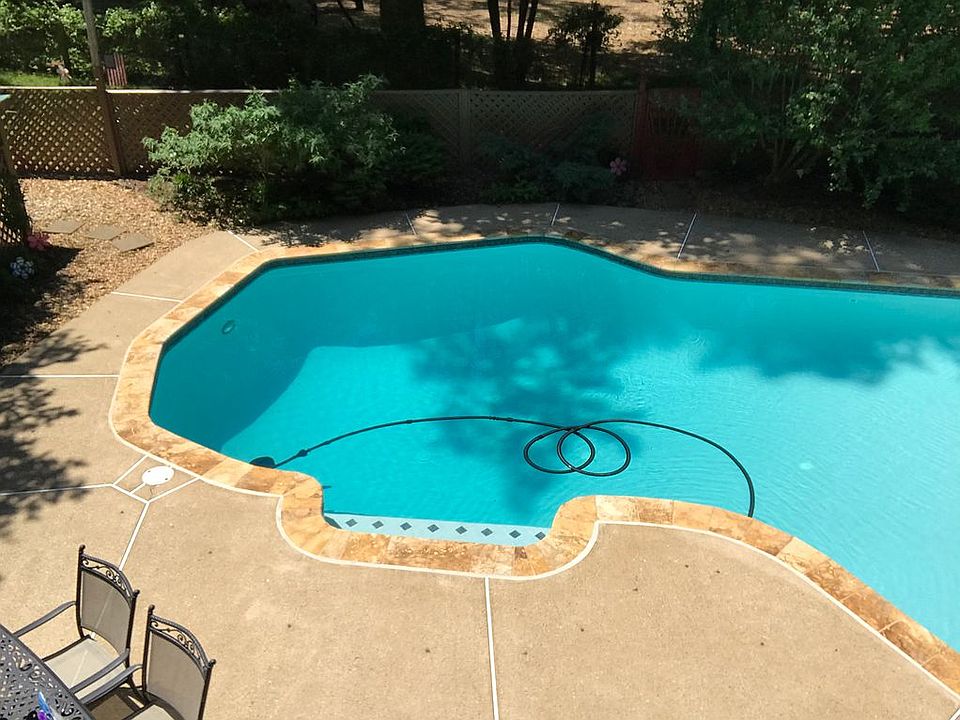 2nd image of 215 Harwill Dr