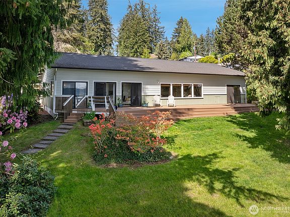 2nd image of 110 SE Bay East Drive