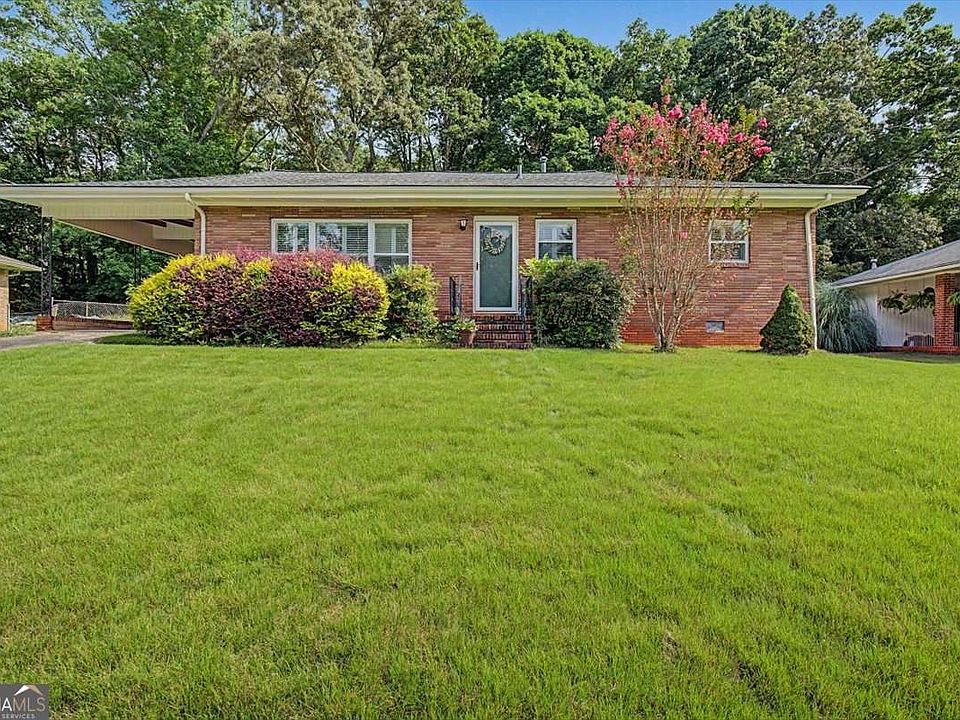 1st image of 134 Larose Cir SE