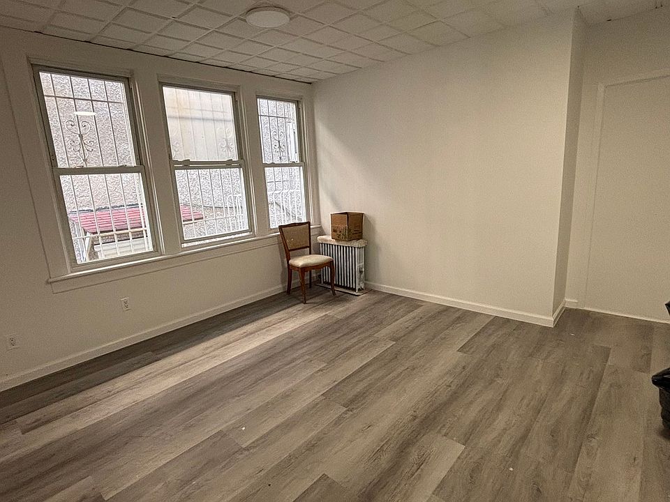 2nd image of 3046 Brighton 4th St #1