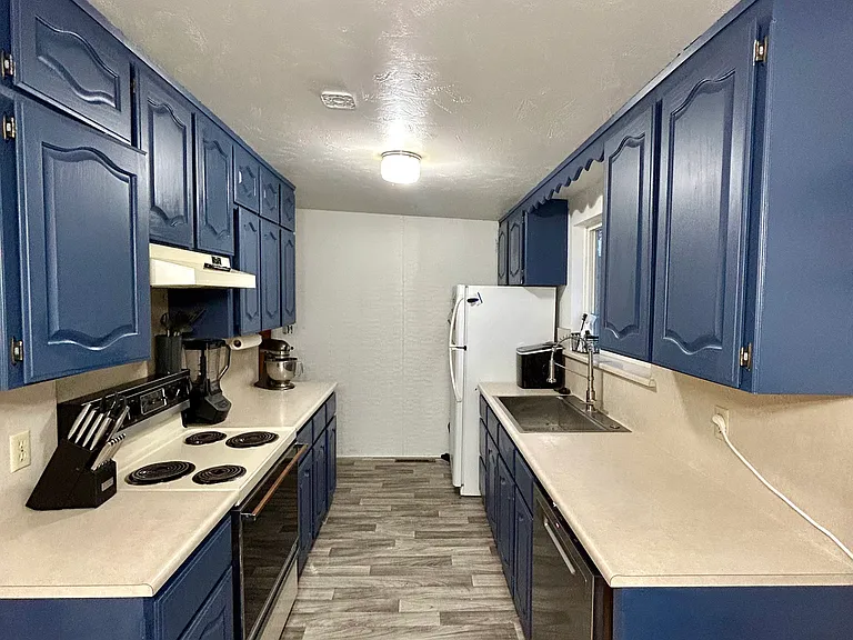 328 Melrose Dr — Photo 16