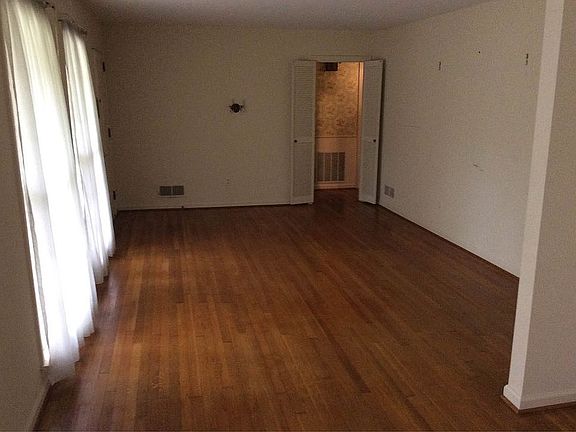 5th image of 2273 Larkspur Dr