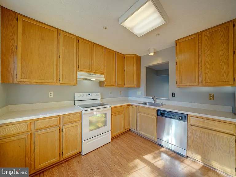 9314 Lawson Ln — Photo 16