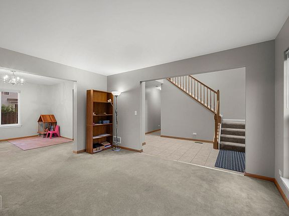 5th image of 674 Maple Dr