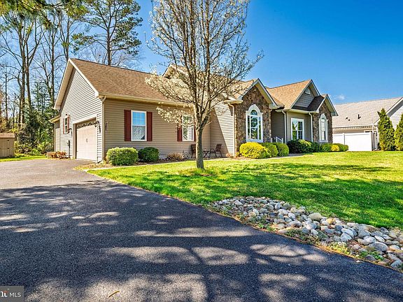 2nd image of 207 Woodduck Dr