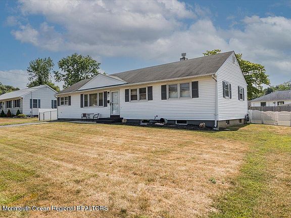 5th image of 217 Sharon Drive