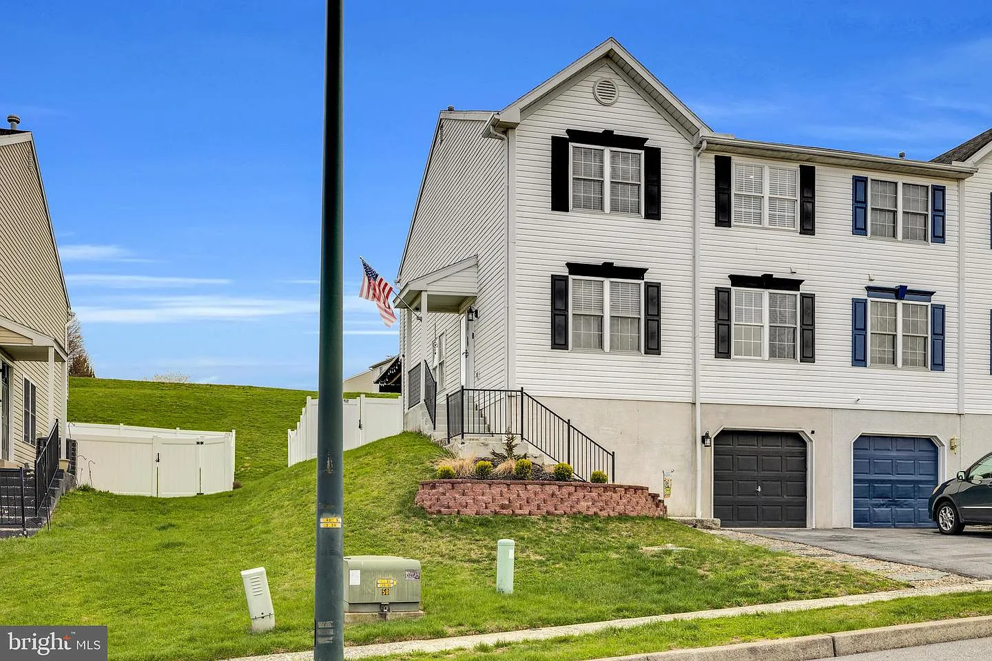 1548 Huron Dr photo 1