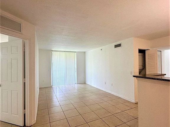 3rd image of 13800 NE 3rd Ct #201