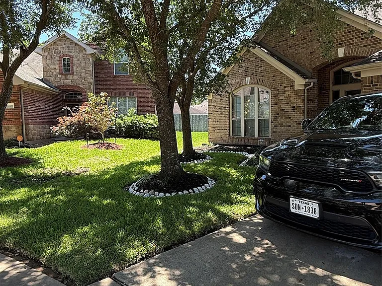 7418 Lakesage Ln — Photo 3