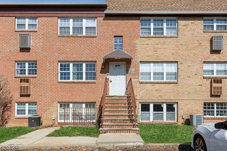 1st image of 460 College Dr #460