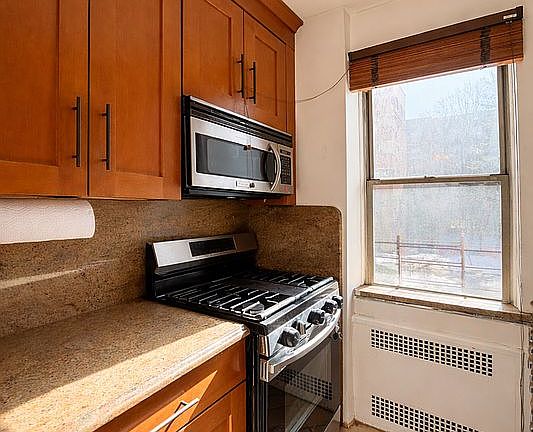 2nd image of 920 E 17th St APT 212