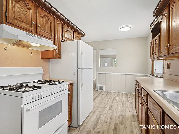 4th image of 3691 Oriole Ave SW