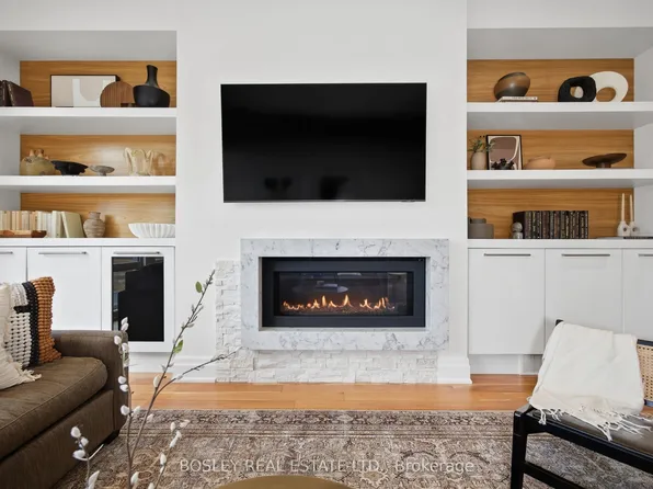 17 Vince Ave, Toronto, ON M4L 0A6