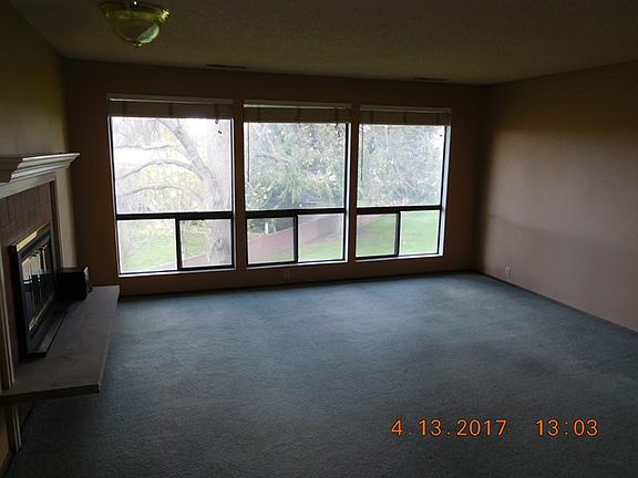 3rd image of 601 Village Way APT 17