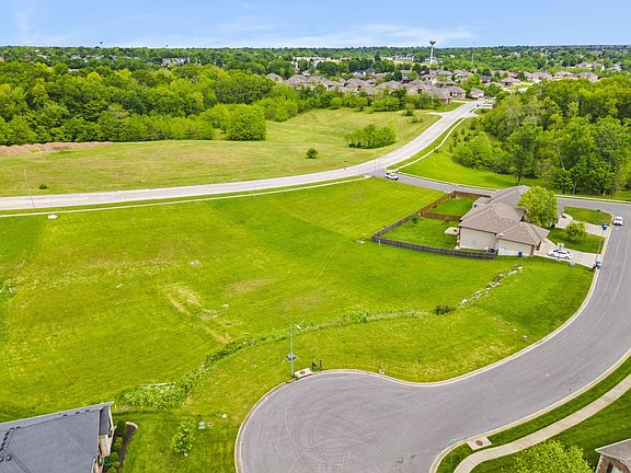 4th image of 721 Oak Terrace Drive