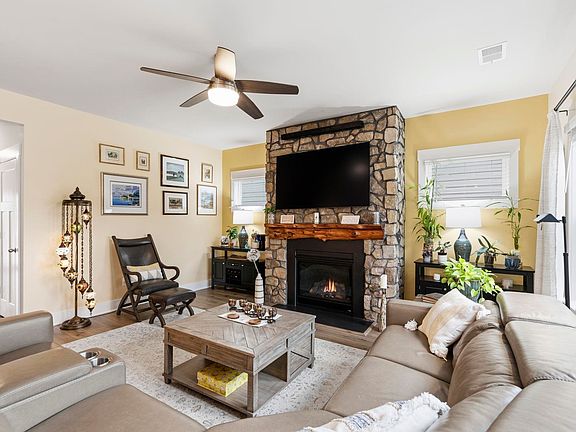 4th image of 545 Laxton Rd