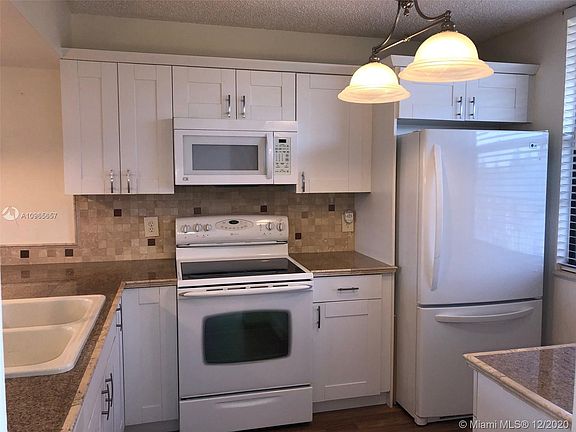 5th image of 1526 Whitehall Dr APT 301