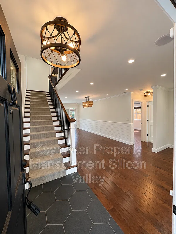 4 bed, 3.0 bath, 2508 sqft, $7,995 — Photo 4