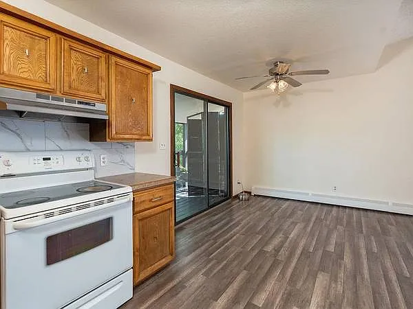 2412 1/2 Hidden Valley Dr #2 — Photo 2