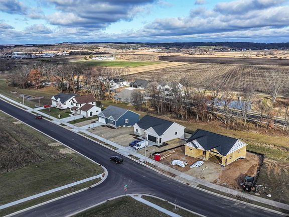 3rd image of 401 Prairie View Dr
