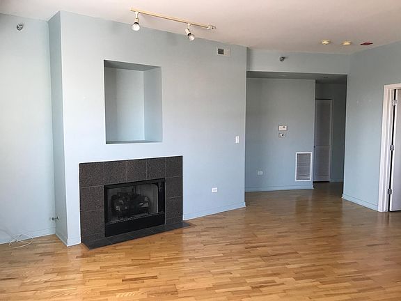 2nd image of 4350 N Broadway Ave #711