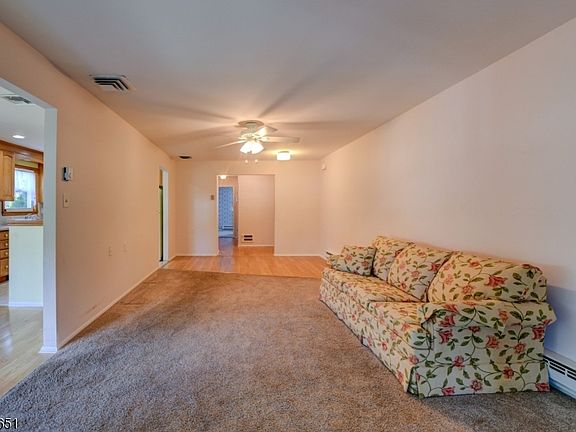 3rd image of 40 Sidney Ct