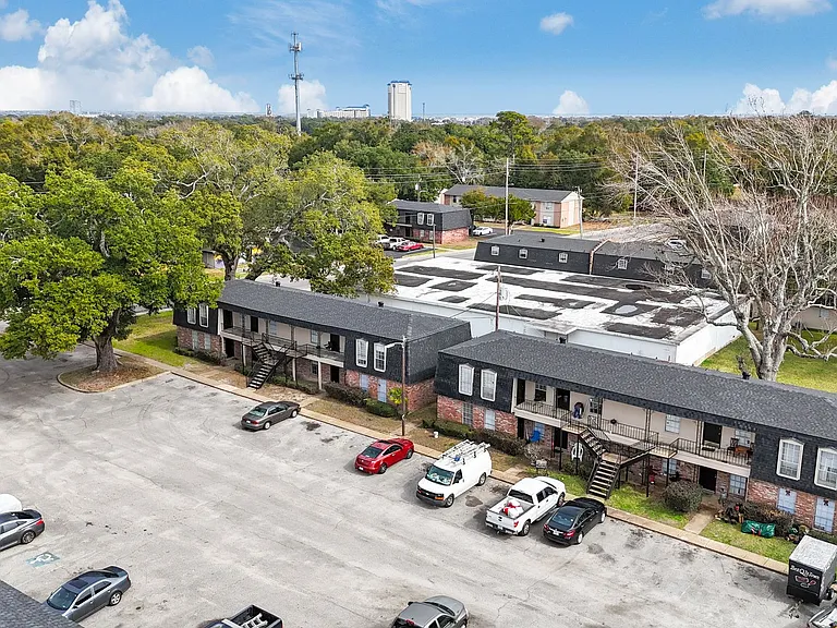 Biloxi Oaks Apartments — Photo 11