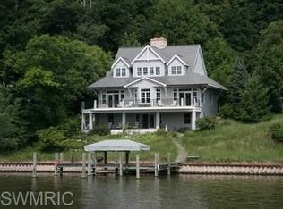 929 Park St, Saugatuck, MI
