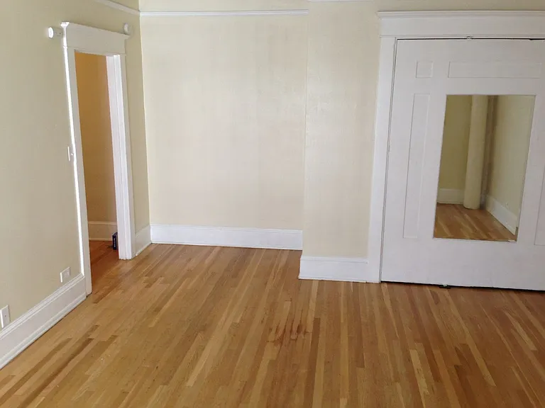 Del Roy Apartments — Photo 16