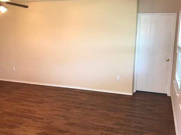 3rd image of 1011 Sacramento Dr