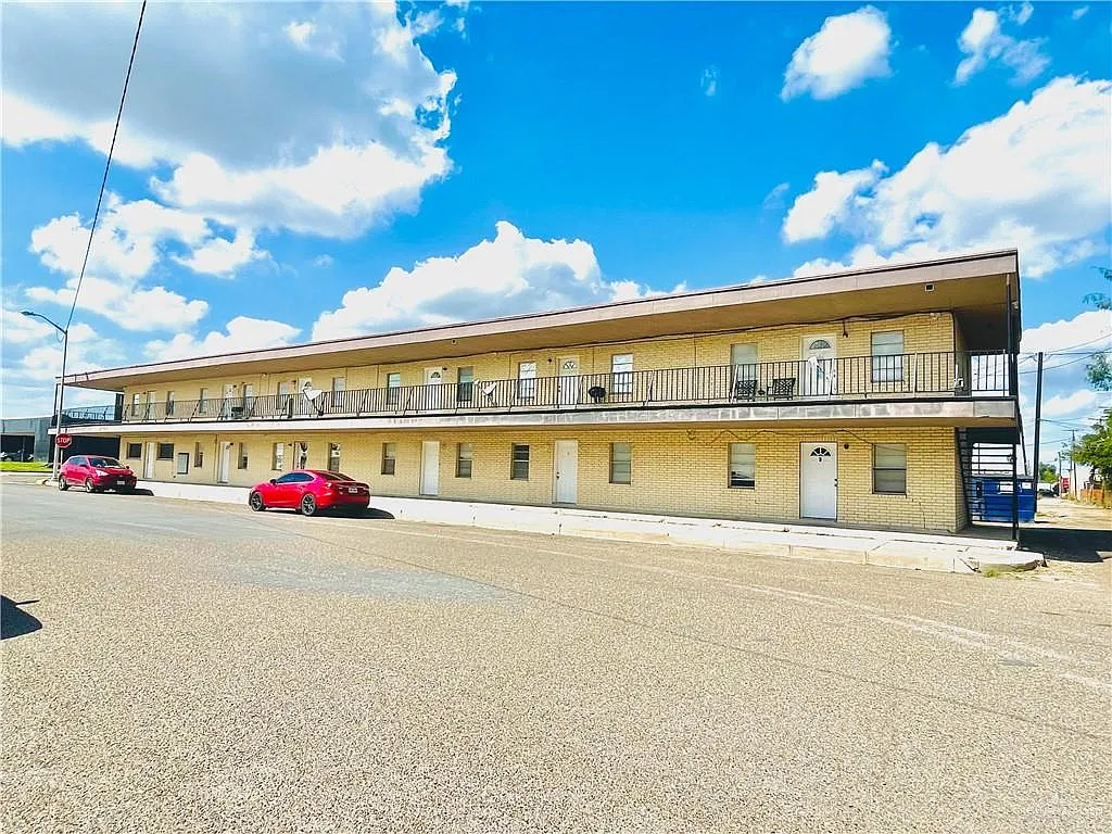 Building Photo - 1002 Miller Ave #11