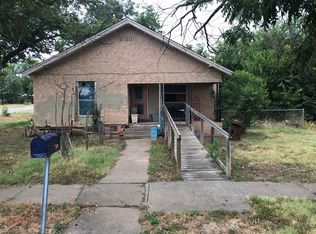 916 S Nueces St, Coleman, TX 76834