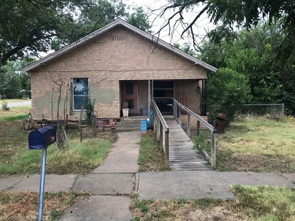 916 S Nueces St, Coleman, TX 76834