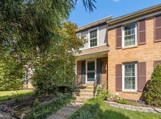 5703 Gladden Ct, Alexandria, VA 22303
