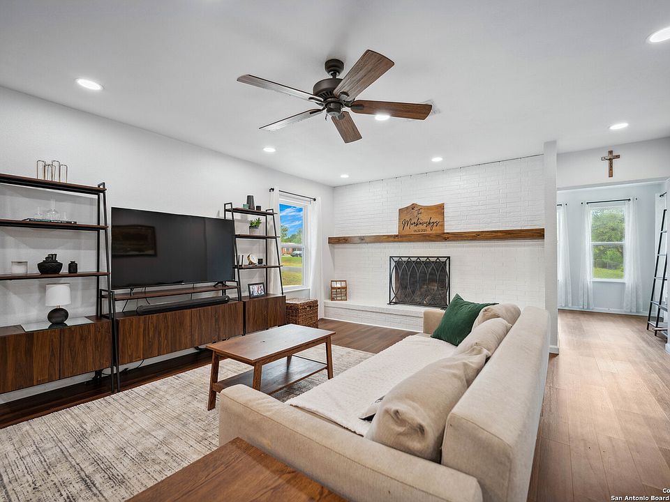 1607 7th, Floresville, TX 78114 | MLS #1872380 | Zillow