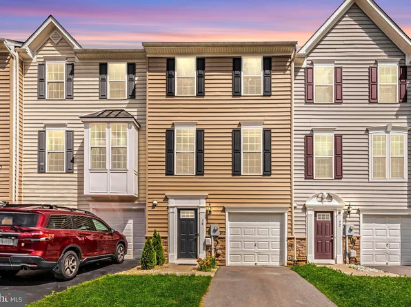 76 Norwood Dr, Falling Waters, WV 25419