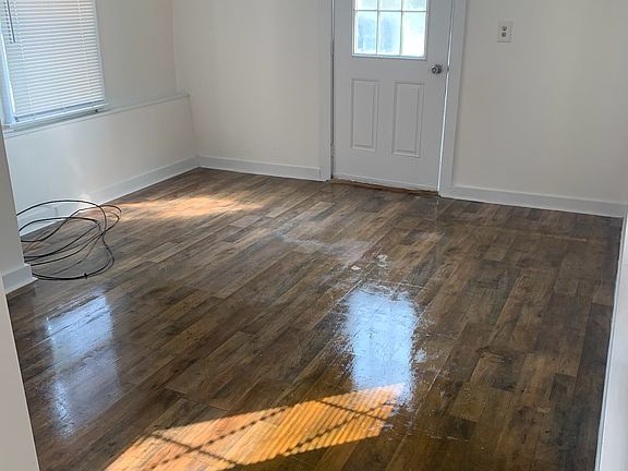 4th image of 5701 N Valley Pike #7