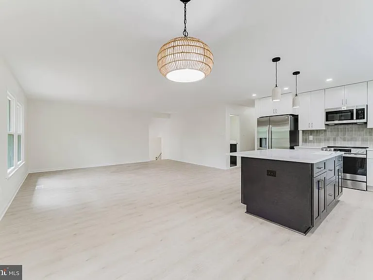 7107 Sontag Way — Photo 14