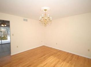 24 Singer Ct, Parlin, NJ 08859