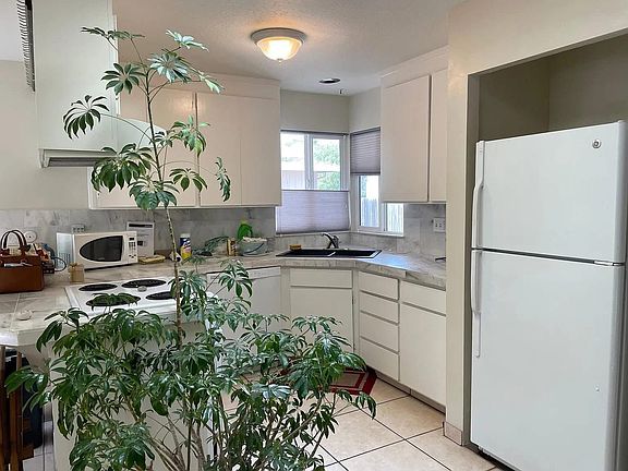 4th image of 936 Kennedy Dr APT B