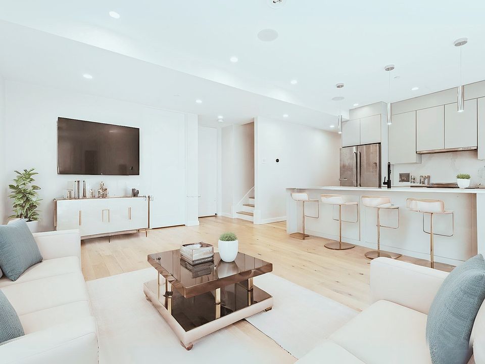 1st image of 340 W 2nd St #P21