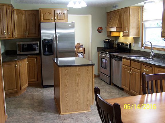 4th image of 955 Acorn Cir