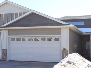 743 E El Dorado Dr, Sioux Falls, SD 57108