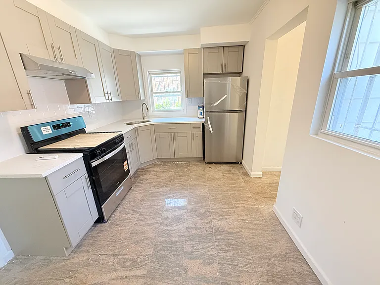 241 Highlawn Ave #1A — Photo 2