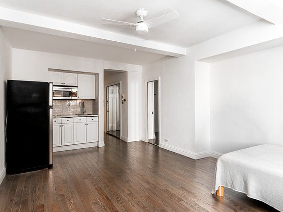 3rd image of 320 E 42nd St APT 805