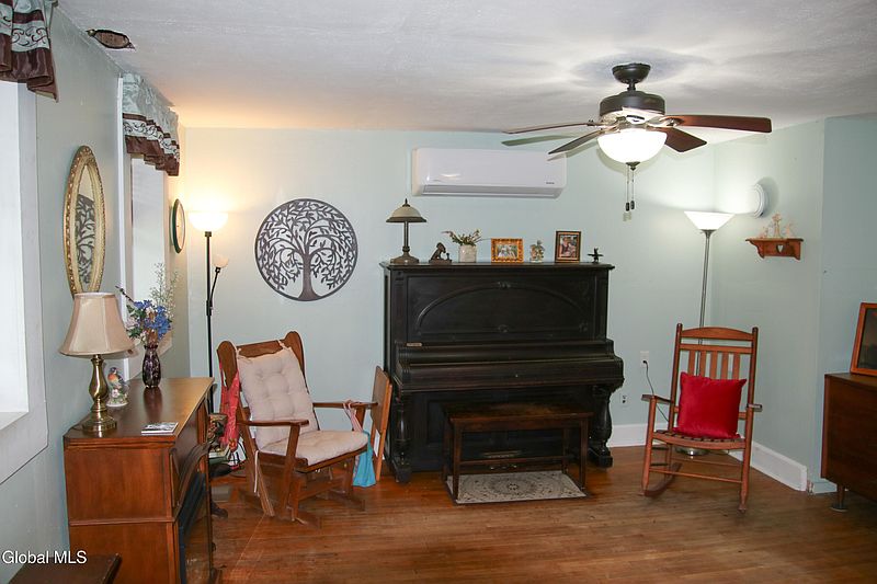 5th image of 51 Williams Street